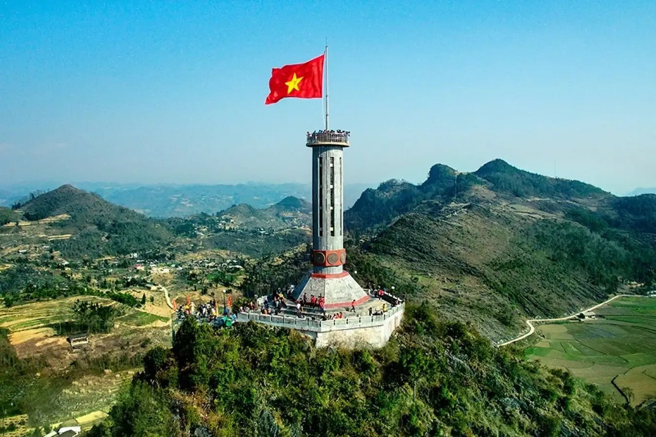 Visit Lung Cu national flag tower