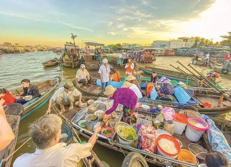 People trading in the floating market