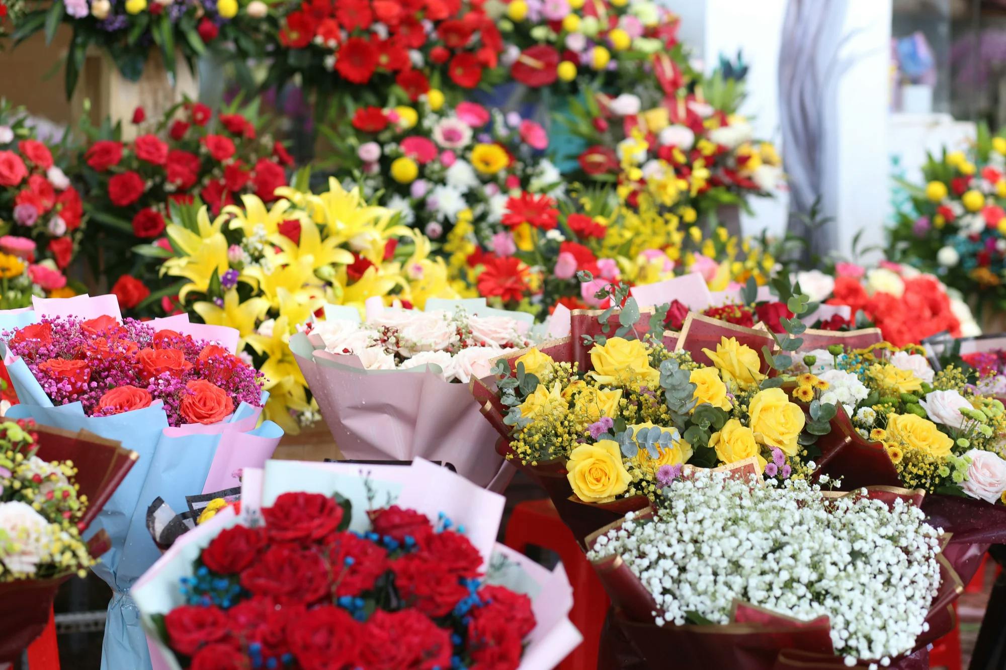 Ho Thi Ky vibrant flower market