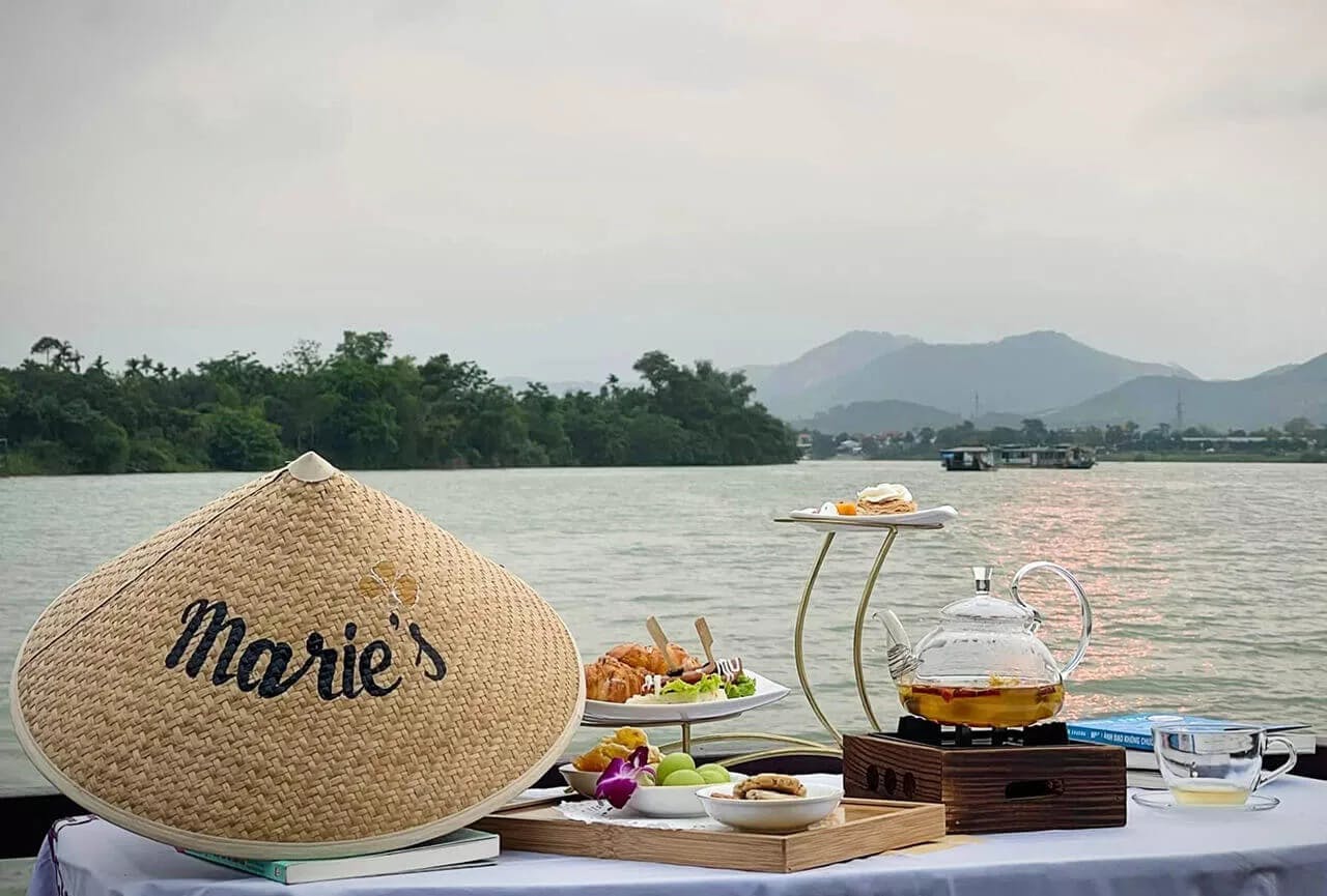 Afternoon tea cruise on the Huong river