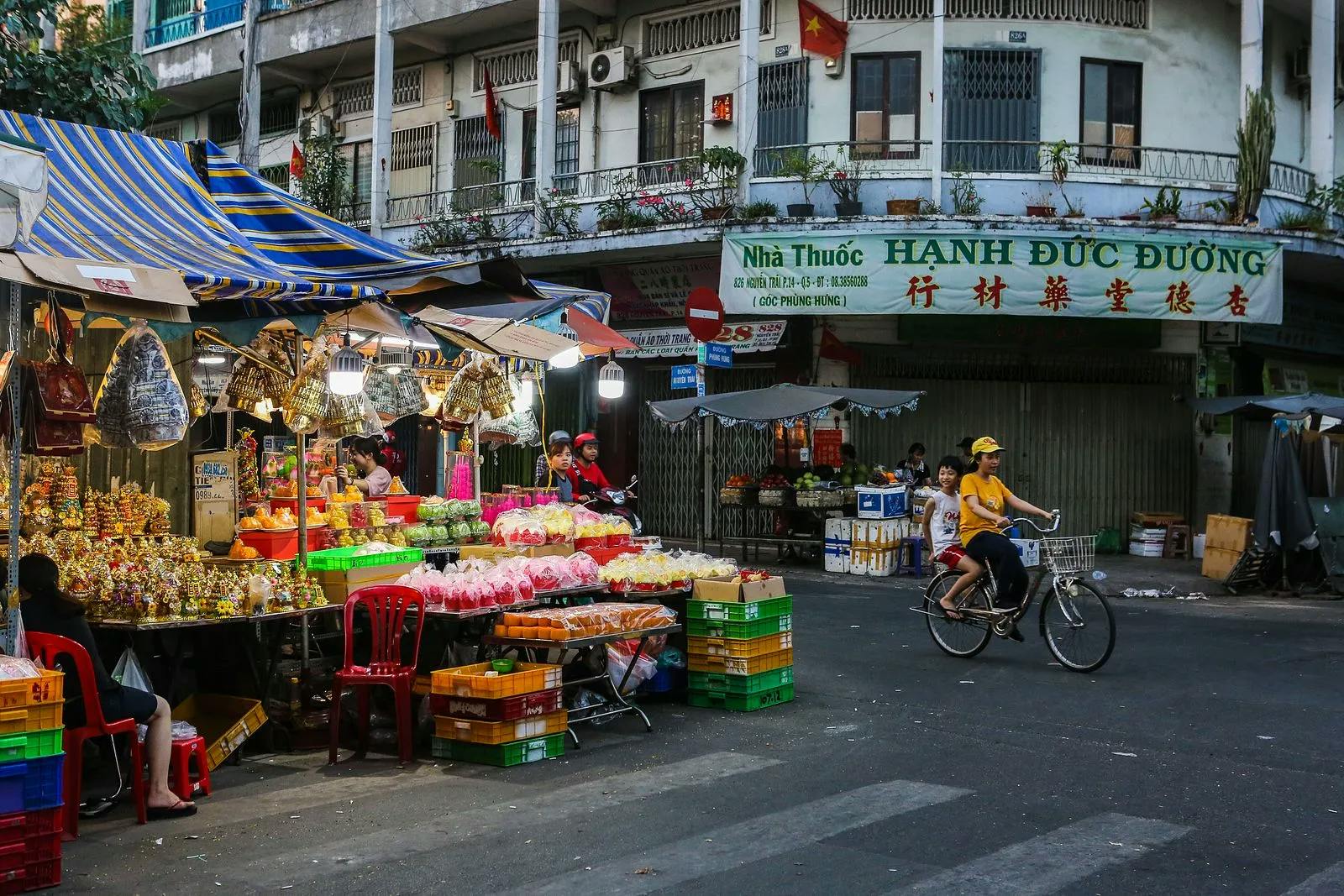Chinatown vibrant night market