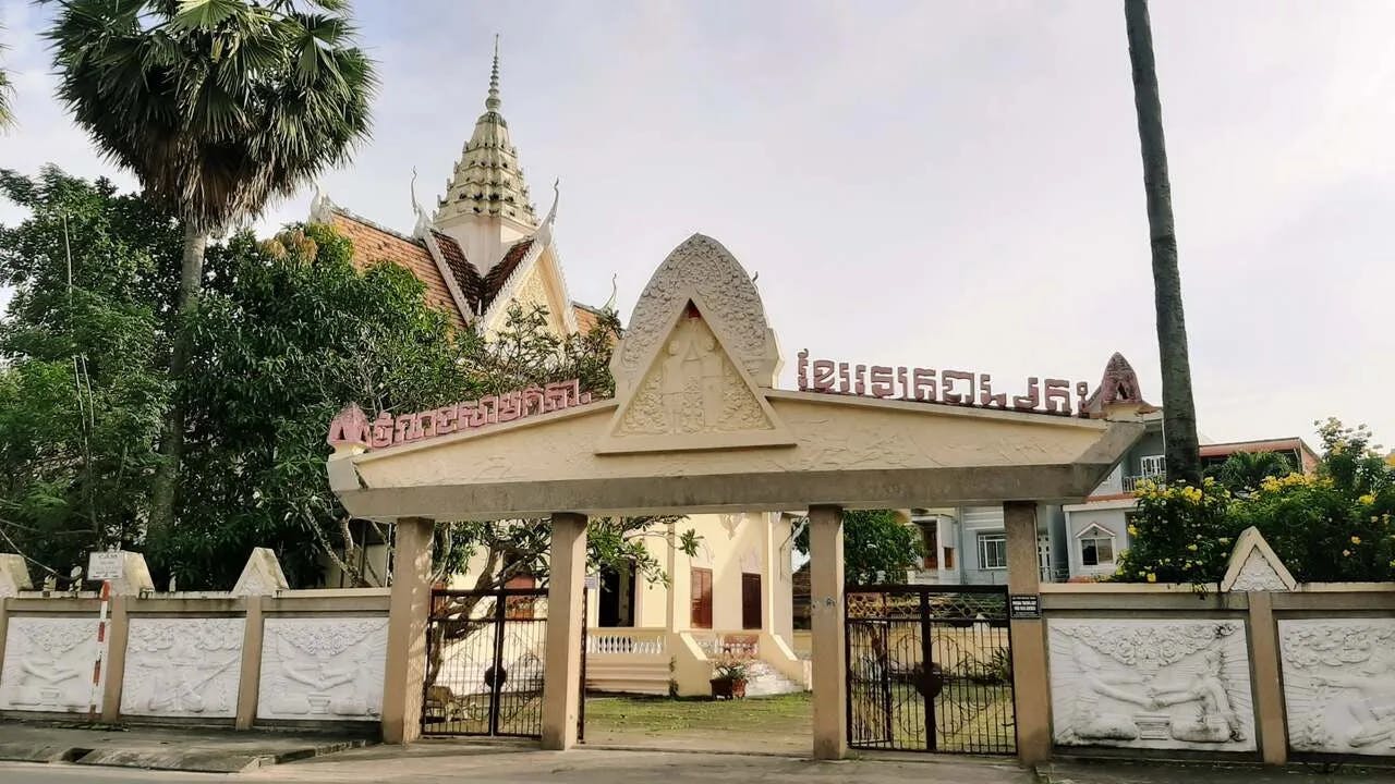 visit Khmer museum 